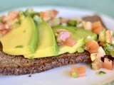 Avocado toast – rye toast with tomato salsa