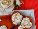 Αχλάδια ποσέ σε γλυκό κρασί και mousse λευκής σοκολάτας