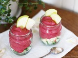 Verrine de betterave, noix de cajou, concombre et pommes