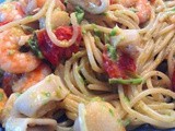 Spaghetti allo scoglio in crema d’asparagi e pachini (Seafood spaghetti with asparagus cream and cherry tomatoes)