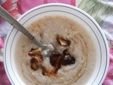 Oats Porridge with Dates and Honey