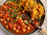 Potato and mint pakora with spicy chickpeas