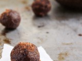 Healthy Chocolate Protein Bites (Vegan)