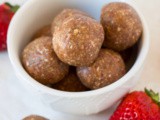 Strawberry Oat Protein Bites (Gluten Free)