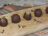 Chocolate Peanut Butter Balls / #peanutbutter
