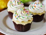 The best Vanilla Cupcakes + the best Vanilla Frosting