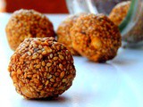 Til ladoo recipe with jaggery, rasi ladoo