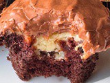 Chocolate cream cheese cupcakes
