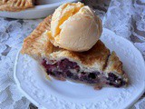 Fresh blackberry pie