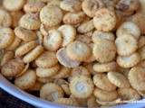 Seasoned oyster crackers