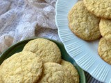 Six egg yolk cookies