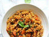 Roasted tomato, spinach & basil pasta – Under 15 minutes meal