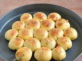 Khaliat Nahal (Honeycomb Buns or Bee’s Hive Buns Recipe) – Eggless Yeast Bread Recipes