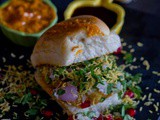 Kutchi Dabeli Recipe- How To Make Dabeli