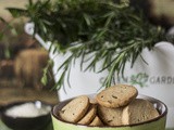 Biscotti al formaggio, timo e rosmarino