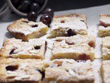 Blondies all’uva e mandorle