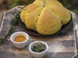 Pan di zucca alla curcuma e rosmarino