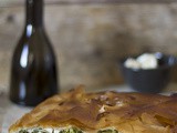 Torta di pasta fillo con erbe di campo e feta