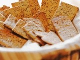 Crackers con farina di mandorle e i semi della forza