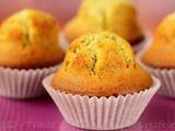 Colazione con muffin al limone e semi di papavero