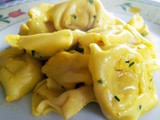 Tortelli al salmone con zafferano ed erba cipollina