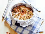 Torta alle pere e pistacchi con salsa al caramello