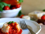 Tortini di polenta bianca con salsa ai peperoni e Parmigiano | White polenta pies with pepper and Parmigiano sauce