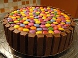 Kitkat taart met m&Ms