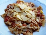 Tomaat-knoflookpasta met oude kaas