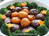 Braised Mushrooms with Waterchestnuts（马蹄卤香菇）