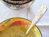 Σούπα πράσινης κολοκύθας με σχοινόπρασσο και λάδι τρούφας