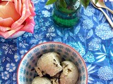 2 flavors of ice cream : Fig ice cream and pistachio gelato - Παγωτό σύκο και παγωτό φιστίκι