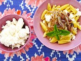 Caramelized onion and white cheese pasta - Ζυμαρικά με ξυνομυζήθρα και καραμελωμένα κρεμμύδια