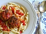Family dinner with meatballs in red sauce and handmade macaroni and coconut and passion fruit cake - Οικογενειακό δείπνο με κεφτέδες σε κόκκινη σάλτσα , χειροποίητα μακαρόνια και κείκ με καρύδα και πάσιον φρουτ