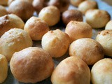 Pao de Queijo – Brazilian Cheese Balls
