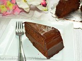 Chocolate cake with chocolate ganache