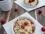 Crumble s trešnjama i orašastim plodovima