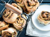 Bread Rolls With Spinach And Sun-dried Tomatoes