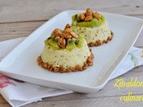 Bavarese ai kiwi con arachidi e fiocchi di avena pralinati