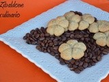 Biscotti di frolla al caffè con lo sparabiscotti