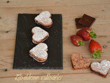 Biscotti sableè alla fragola con ganache al cioccolato