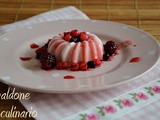 Budino di yogurt con frutti di bosco