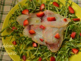 Carpaccio di pesce spada affumicato con rucola e fragole