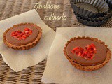 Crostatine di crema al cioccolato e peperoncino con brunoise di fragole