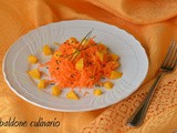 Insalata di carote con mango ed erba cipollina