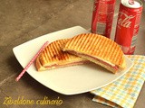 Panino caldo con soppressa, miele e pecorino