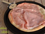 Pizza con squacquerone e mortadella