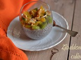 Pudding ai semi di chia con frutta fresca e noci