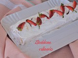 Rotolo con crema di yogurt, fragole e cocco