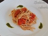 Spaghetti di riso con pomodoro e